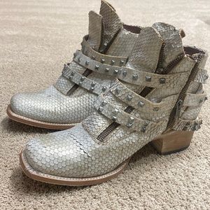 Freebird Truth sliver snake skin size 10